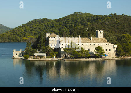 Kroatien, Dalmatien, Insel Mljet, Kloster Heilige Maria im See Veliko Jezero im Nationalpark Mljet, Stockfoto