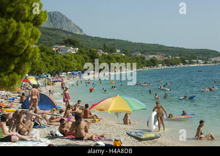 Kroatien, Dalmatien, Makarska Riviera, Tucepi, Strand vor dem Hotel Kastelet, Stockfoto