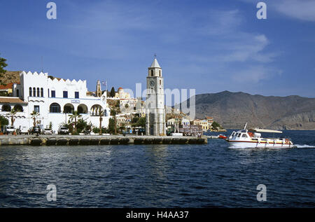 Griechenland, Dodekanes, Insel Symi, Küste, Symi Stadt, Untercity Gialos, Hafen, Promenade, Uhrturm, Meer, Insel-Gruppe, Insel im Mittelmeer, die Ägäis Insel Hauptstadt, Küste, Küstenort, lokale Ansicht, Stadt, Bucht, Hafeneinfahrt, Turm, Architektur, Ort von Interesse, Boot, Ausflugsschiff, Ausflugsschiff, Uferpromenade, Hafenpromenade, Berge, Urlaubsort, Urlaubsziel, Stockfoto