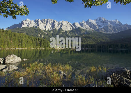 Eibsee in Grainau bei Garmisch-Partenkirchen, Wettersteingebirge mit Zugspitze, Stockfoto