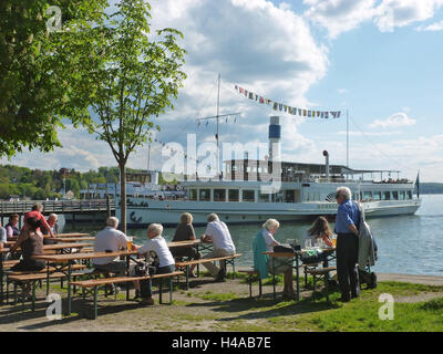 Deutschland, Oberbayern, 5-See-Land, Biergarten in der Dampfschiff-Brücke in Herrsching in Ammersee Stockfoto