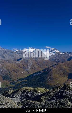 Schweiz, Bündner, Passhöhe, Fuorcla Grevasalvas, Engadin, Oberengadin, Berninagruppe Stein wenig Mann, Wanderweg, Stockfoto