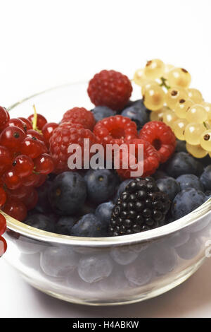 Glasschale, Himbeeren, Brombeeren, Heidelbeeren, Johannisbeeren, beschnitten, Stockfoto