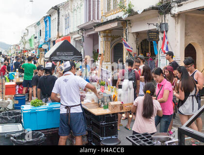 Sonntag Walking Street Markt in der Alten Stadt Phuket, Thailand Stockfoto