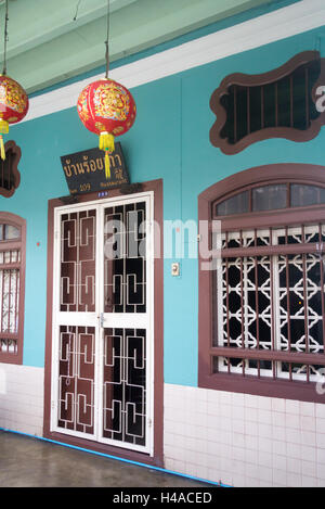 Restaurierte shophouse auf Thalang Road in der alten Stadt Phuket, Thailand Stockfoto