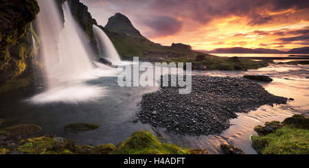 Island, Kirkjufell, Wasserfall, Berg, Stockfoto