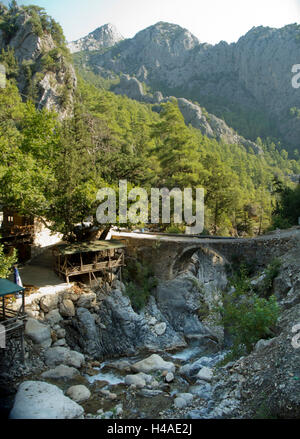 Türkei, Provinz Antalya, Kemer, Kuzdere, Bergbach mit Bar, Stockfoto