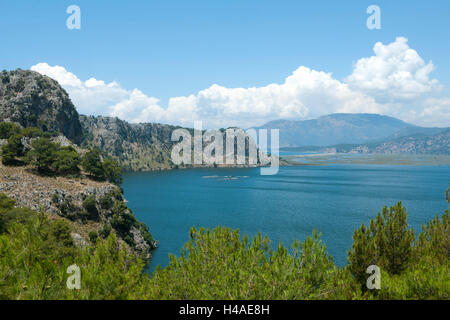 Türkei, Provinz Mugla, Dalyan, Blick über die Sülüngür Gölü zum Iztuzu Strand, Stockfoto