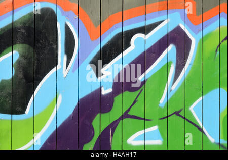 Graffiti-Detail auf einem Holzzaun, Deutschland, Nordrhein-Westfalen, Düsseldorf Stockfoto