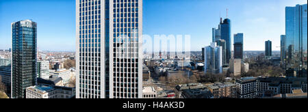 Frankfurt am Main, Hessen, Deutschland, Skyline Blick mit Opernturm und Park Tower im Vordergrund Stockfoto