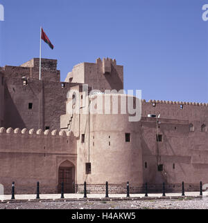 Oman, Bahla, Schloss Jabrin, außen, Schloss, Wohn Schloss, Sehenswürdigkeit, Tourismus, Mittelalter, Gebäude, Flagge, Himmel, blau, Stockfoto