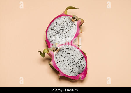 Halbierte Pitahaya Stockfoto