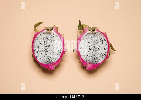 Halbierte Pitahaya Stockfoto