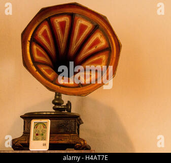 Altes Grammophon, Siegfrieds mechanischen Musical Instrument Museum, Rüdesheim, Rheinschlucht, Deutschland, Europa Stockfoto