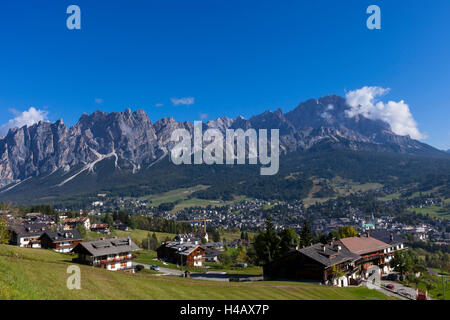 Europa, Italien, Dolomiten, Cortina D'Ampezzo, Stadtbild Stockfoto