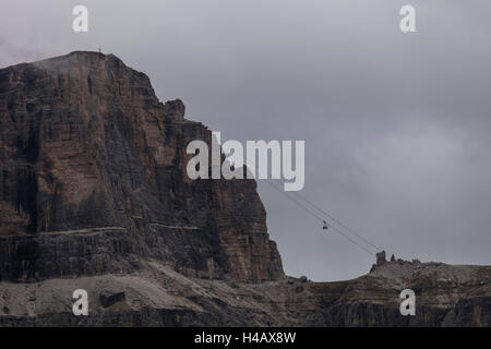 Europa, Italien, Dolomiten, Südtirol, Pordoijoch, Seilbahn Sass Pordoi Stockfoto