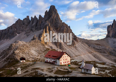 Europa, Italien, Südtirol, Dolomiten, Tre Cime di Lavaredo, Paternkofel, Dreizinnenhütte Stockfoto