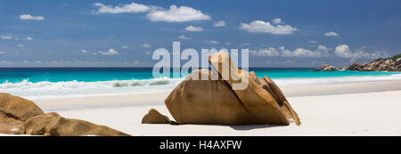 Granitfelsen am Strand Grand Anse, La Digue Island, Seychellen Stockfoto