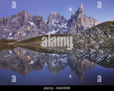 Bureloni (3130m), Cima della Vezzana (3192m), Cimon della Pala (3184m), Mondaufgang, Laghetto di Baita Segantini, Passo Rolle, Trentino - Alto Adige, Dolomiten, Italien Stockfoto