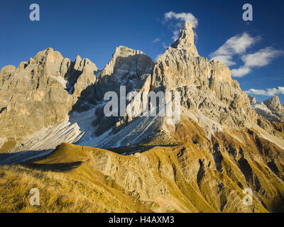 Cima dei Bureloni (3130m), Cima della Vezzana (3192m), Cimon della Pala (3184m), Passo Rolle, Trentino - Alto Adige, Dolomiten, Italien Stockfoto