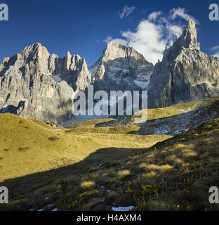 Cima dei Bureloni (3130m), Cima della Vezzana (3192m), Cimon della Pala (3184m), Passo Rolle, Trentino - Alto Adige, Dolomiten, Italien Stockfoto