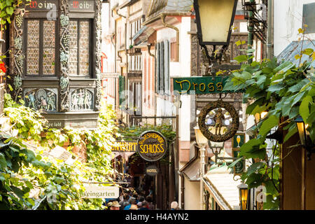 Kneipen, Wein-Bars und Restaurants, Drosselgasse, Rüdesheim, Rheinschlucht, Deutschland, Europa Stockfoto