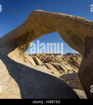 Mobius Arch, Alabama Hills, in der Nähe von Lone Pine, Sierra Nevada, Kalifornien, USA Stockfoto