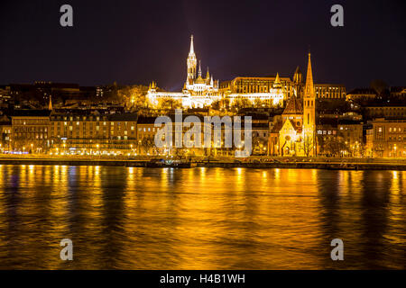 Die Donau-Ufer, Matthias Kirche, Fischerbastei, Budapest, Ungarn, Europa Stockfoto