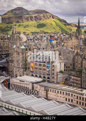 Edinburgh, Schottland - 31. August 2016: Aussicht auf das Zentrum von Edinburgh von Walter Scott Monument aus gesehen Stockfoto