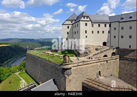 Ansicht der Kanone, Georgenbatterie vor dem Schloss Georgen, Festung Königstein, Landschaft, Nationalpark Sächsische Schweiz, Elbsandsteingebirge, Deutschland Stockfoto