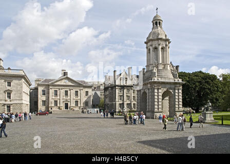 Irland, Dublin, Trinity College, Parliament Square, Campanile, 1853, Dining Klang, 1760, Person Stockfoto