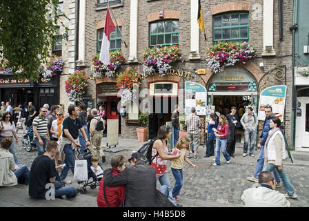 Irland, Dublin, Stadtzentrum, Temple Bar, Kneipe, Restaurants, Menschen, Stockfoto