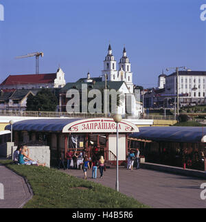 Weißrussland, Minsk, Restaurant Schiff, am Flussufer, Kirche, Stockfoto