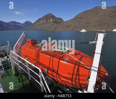 Rettungsboot auf Expeditionsschiff, Romer Fjord, Grönland, Arktis, Stockfoto