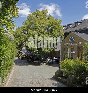 Deutschland, Rheinland-Pfalz, helle Schlossberg, Landkreis Kusel, erbaut um 1200, in 1922 Modernisierung der Vorburg zur Jugendherberge, Stockfoto