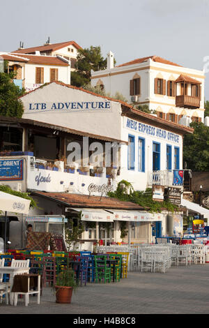 Türkei, Provinz Antalya, Kas, Bars im alten Hafen, Stockfoto