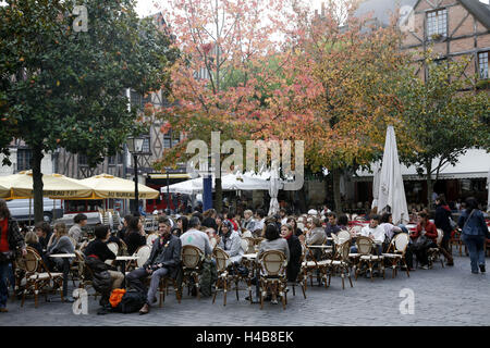 Frankreich, Zentralfrankreich, Indre-et-Loire, Tours, Place Plumereau, Straßencafé, Menschen, Stockfoto