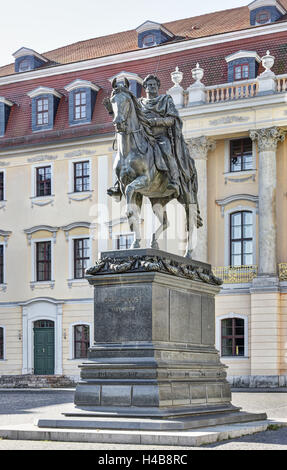 Deutschland, Thüringen, Weimar, Platz der Republik (Quadrat), Denkmal, Prinz Carl August, Hausfassade, Stockfoto