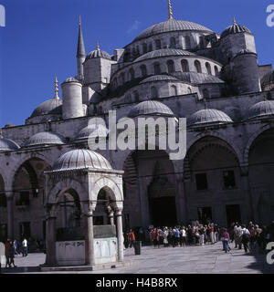 Türkei, Istanbul, Sultan Ahmed Mosque, Touristen, Stockfoto