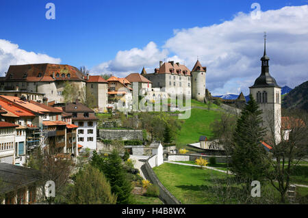 Schweiz, GruyÞres Burg und Stadt im Schweizer Kanton Freiburg an einem Frühlingstag, Stockfoto