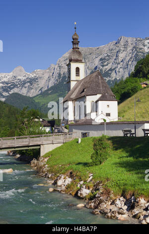 Kirche in Ramsau, Ramsauer Ache, Reiter Stein Berge, Landkreis Berchtesgadener Land, Bayern, Deutschland Stockfoto