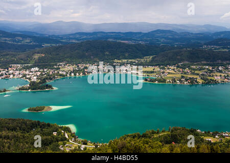 Blick vom Aussichtsturm Pyramidenkogel über dem Wörthersee Stockfoto