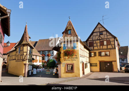 Fachwerkhäuser in Eguisheim, Elsass Stockfoto