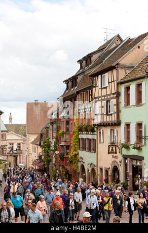 Hauptstraße durch Riquewhir, Elsass Stockfoto