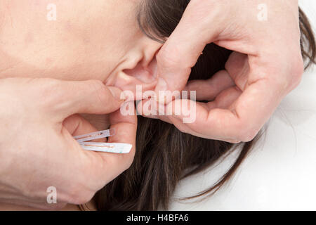 Akupunktur, Ohr, Nadel, Akupunkturnadel, Akupunktieren, TCM, Stockfoto
