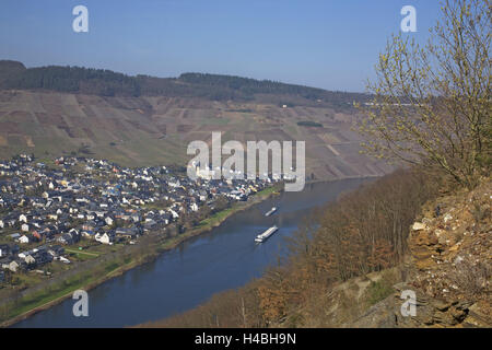 Zeigen Sie über die Kröver Galle fallen auf Kröv und die Mosel an, Stockfoto