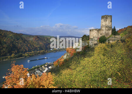 Burg Gutenfels hoch über dem Rhein, Herbst, unten links die Stadt Kaub, Stockfoto