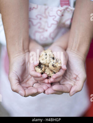Frau, Kind, Hände, Cookies, close-up, Stockfoto
