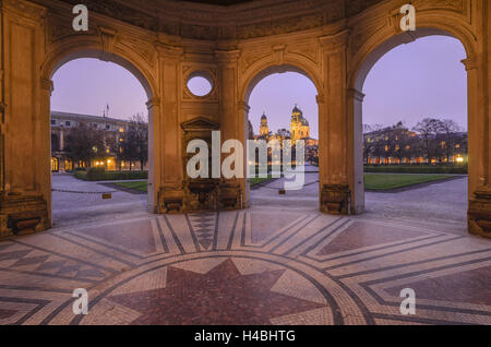 Deutschland, Bayern, Oberbayern, München, Hofgarten (Park), Diana Temple und Theatiner-Kirche, Stockfoto