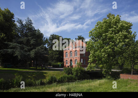 Deutschland, Niedersachsen, Cuxhaven (Stadt), Ritzebüttel Park mit Künstlerhaus, Stockfoto